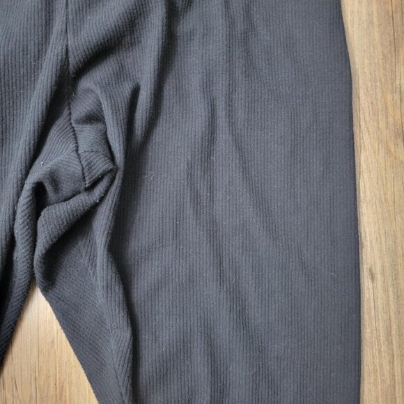 Bundle - Plus size XL (size 16/18) black leggings and short (Old Navy/Gap/H&M) - Picture 4 of 11